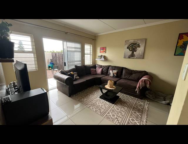 2 BEDROOM TOWNHOUSE FOR SALE IN MAYBERRY PARK
